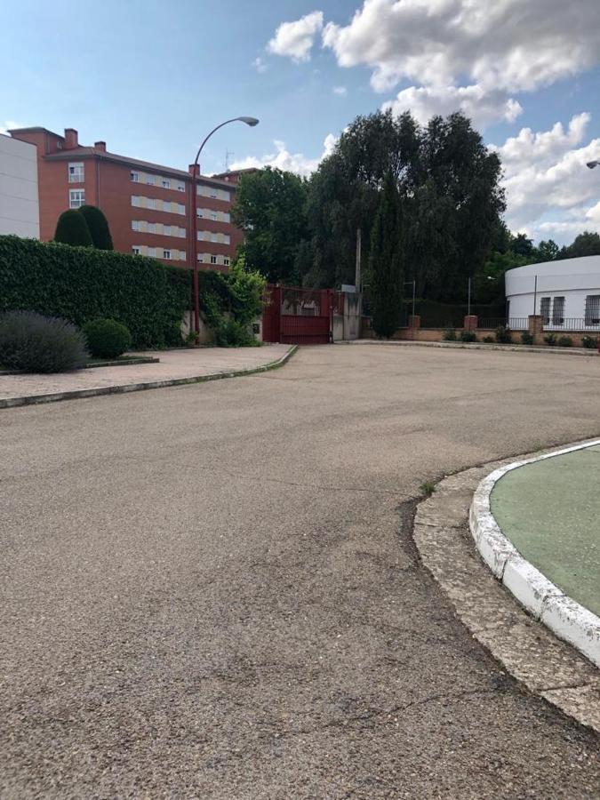 Residencia Hospital Del Rey Hostel Burgos Luaran gambar